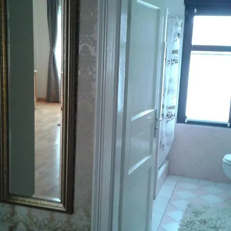 2 In Einem Haus 2 Km Vom Zentrum Leipzigs Appartement